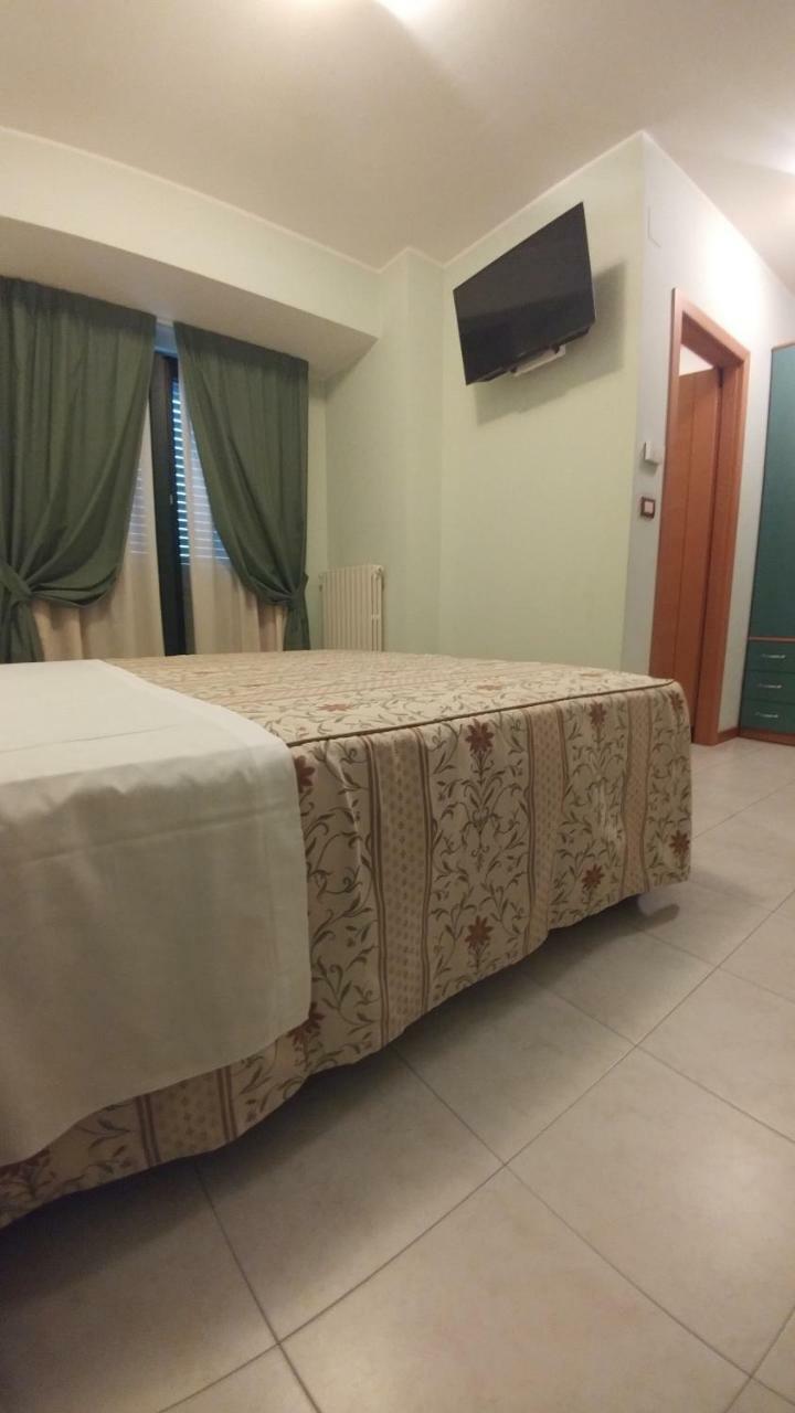 La Perla B&B Hotel Розето-дельи-Абруцци Экстерьер фото
